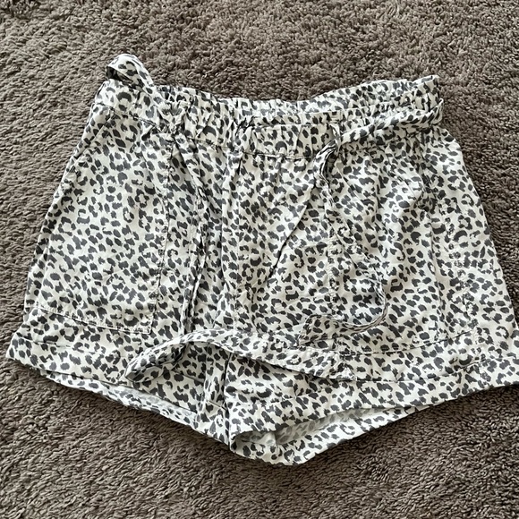 Aerie Camp Short - Picture 1 of 4